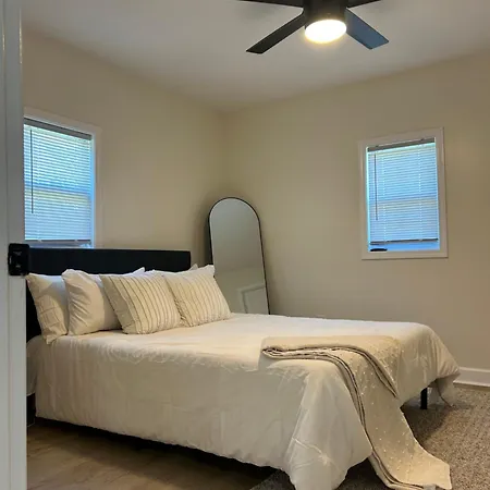 Newly Renovated Home Near Dt Anderson Exterior photo