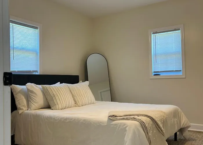 Newly Renovated Home Near Dt