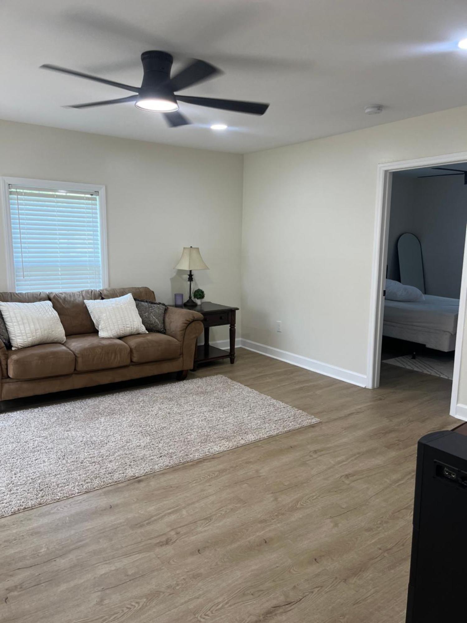 Newly Renovated Near Dt Anderson