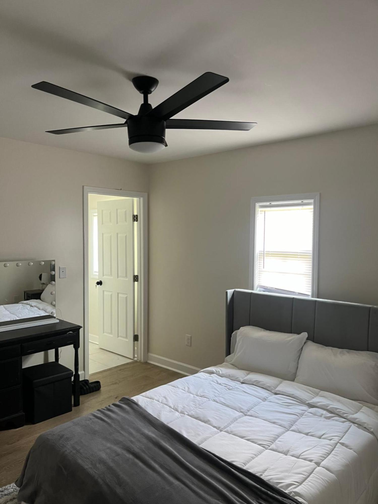 Newly Renovated Near Dt Holiday home *